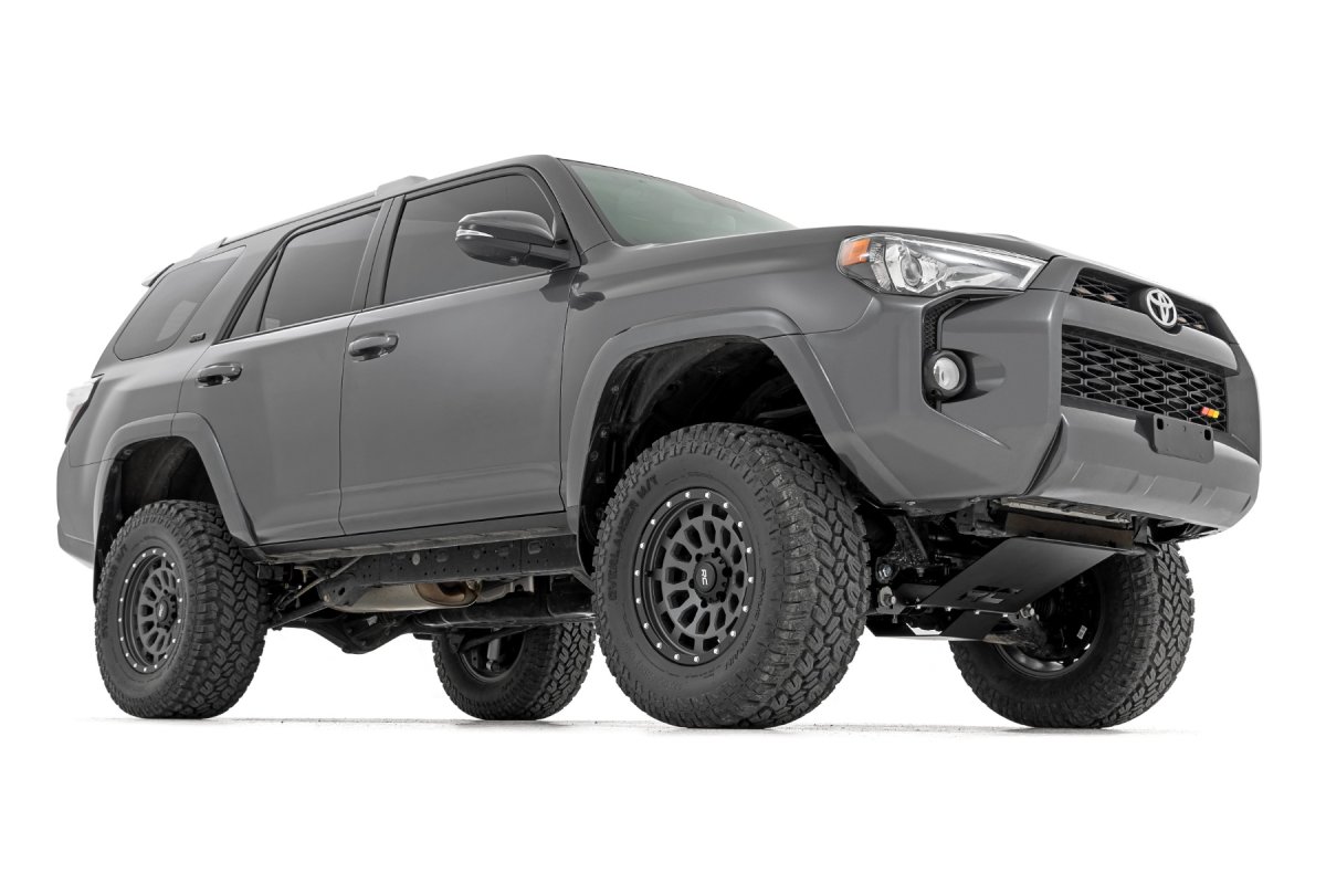 Toyota 4Runner Suspension Lift Kit - Rough Country - 4.5-Inch Lift Kit | RR Coils | M1 Struts/M1 - '15-'20